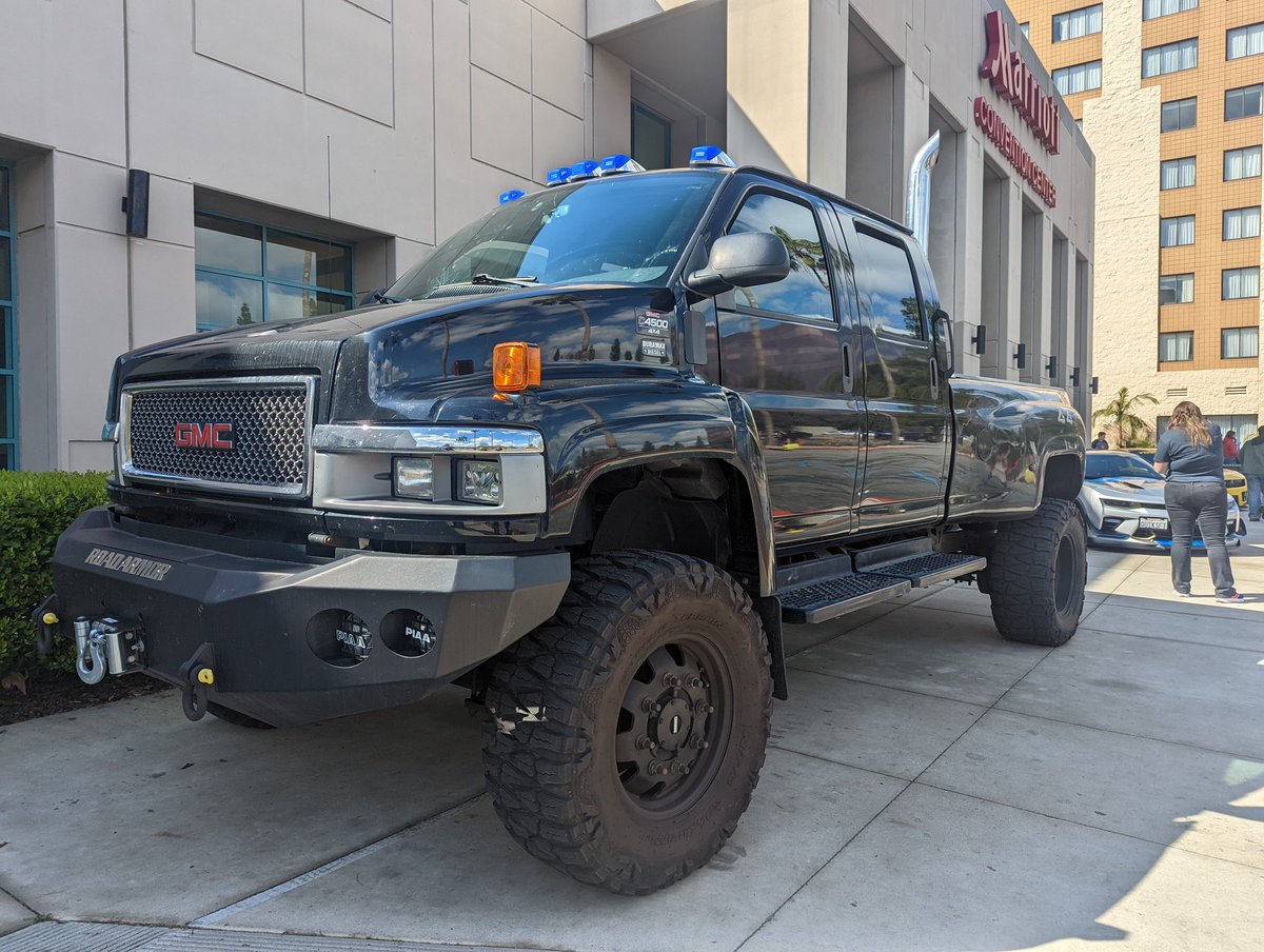 EDSBotz's tweet image. CARS!!!

#tfconla