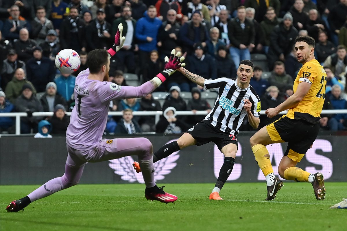 OfficialFPL's tweet photo. Miguel Almiron (ยฃ5.4m) scored for the second time in four #FPL Gameweeks, and his 11th of the season ๐
The Paraguayan has been sold by 2,810,733 managers over the last six Gameweeks...
#FPL #NEWOL https://t.co/ZObpeKnHCi