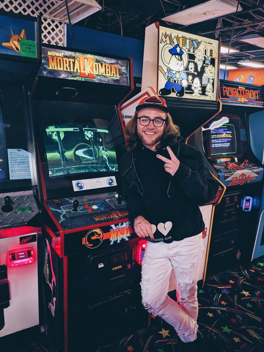 mrtphotog's tweet photo. Went to the arcade yesterday 🥹 season finale tonight. Who's ready???? @BellaRamsey @stormreid @TheLastofUsHBO @Neil_Druckmann
@DrunkenCraig
#TheLastOfUs #TheLastOfUsHBO #MortalKombat2 #ellieandriley #leftbehind #rileyabel #EllieWilliams #BellaRamsey #stormreid https://t.co/Iq49qulFNs