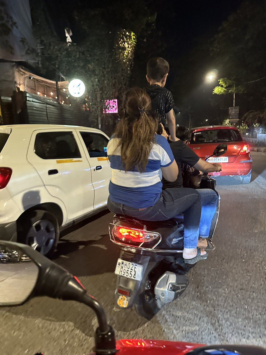 jugalsobhani's tweet photo. Why would people do something like this? Riding on the streets of Bandra this way! Isn’t it risky? @mumbaitraffic @MumbaiRTO @bandrabuzz @mybmcWardHW @MumbaiPolice https://t.co/1JHLMWseVH