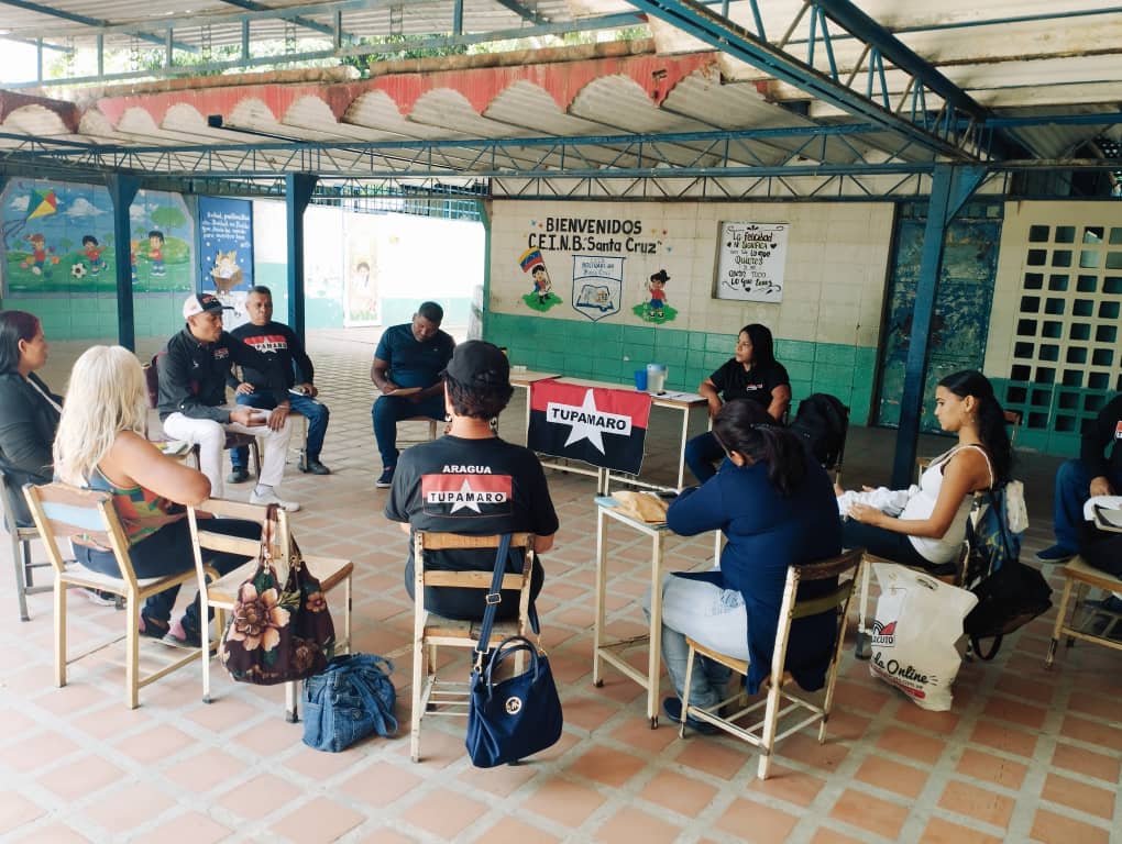 #12Mar
Desde el Mpio. Lamas la militancia rebelde recibió a nuestro Responsable Político del Bloque <a href="/DavidTupamaro/">David Aguilera</a> y de la mano con la Dirección Regional Operativa realizan Secretariado Municipal Ampliado para continuar fortaleciendo el partido.

#ChávezComunicador