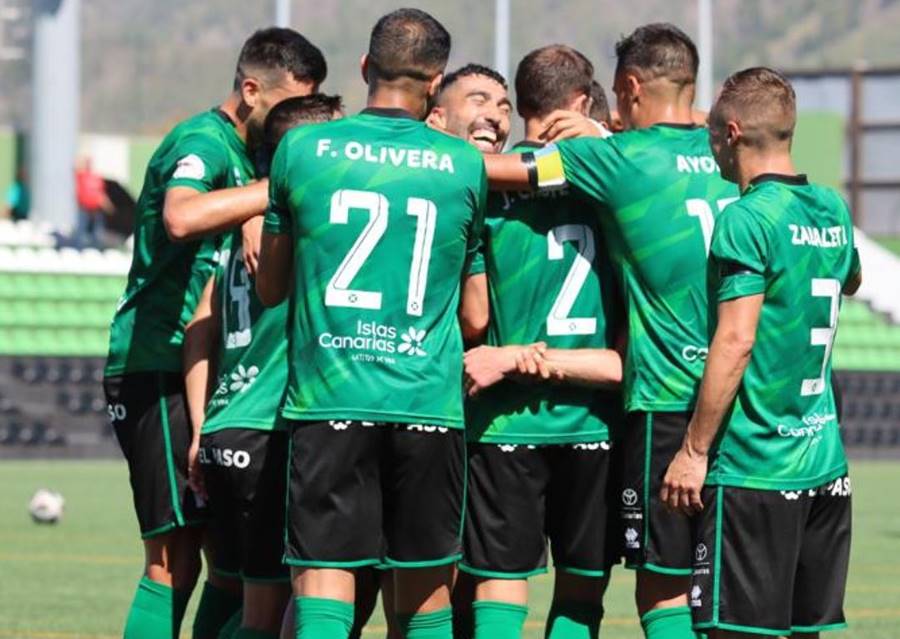 elapuron's tweet photo. Tres goles de Borjas Martรญn impulsan al Atlรฉtico Paso ante el Adarve (4-2). https://t.co/n8v5DmnsqC
#atpaso #elpaso #lapalma #Deportes https://t.co/rjhiKohvEx