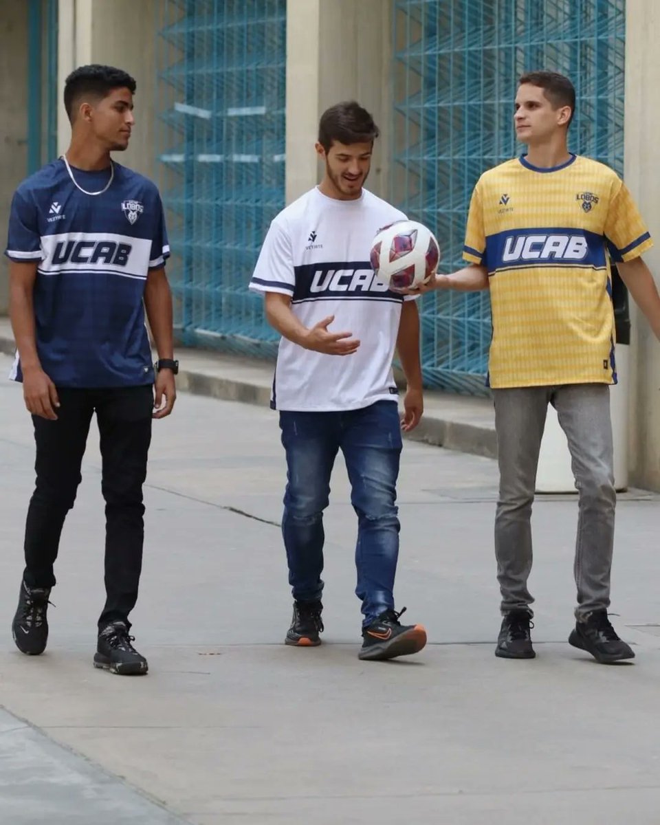 Las selecciones deportivas de la UCAB estrenan nueva marca deportiva para su uniformidad.

¿Cuál es tu camiseta preferida?

<a href="/DeportesUcab/">Deportes UCAB</a>

#ucab #veztirte #deporteuniversitario