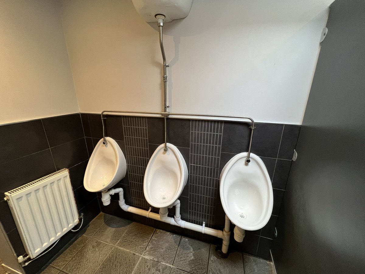 The Schooner, South Shore Road, Gateshead. 

Very lucky to get this snap as the toilets were packed for the rest of the afternoon. Could have done with being a bit bigger but they were reasonable. 

4/10.