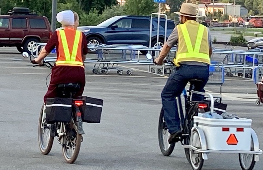 Ride like the Amish? Learn how ebikes are being adopted into an unexpected community.  #hamiltonelectricbikes #ecargobikes #urbanarrow #gazelle #carreplacement #horseandbuggyreplacement pbxx.it/RHRUrl