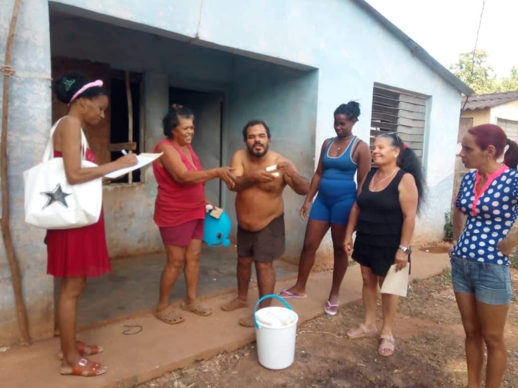 Comenzó #hoy la entrega de los módulos de donación de la @UNICEFCuba a casos vulnerables del municipio de #Perico. 
La solidaridad salva. #CubaEsAmor
#JuntosLoVamosALograr #MejorEsPosible
#MatancerosEnVictoria
@DiazCanelB @DrRobertoMOjeda @MMarreroCruz @RPolancoF @mariofsabines