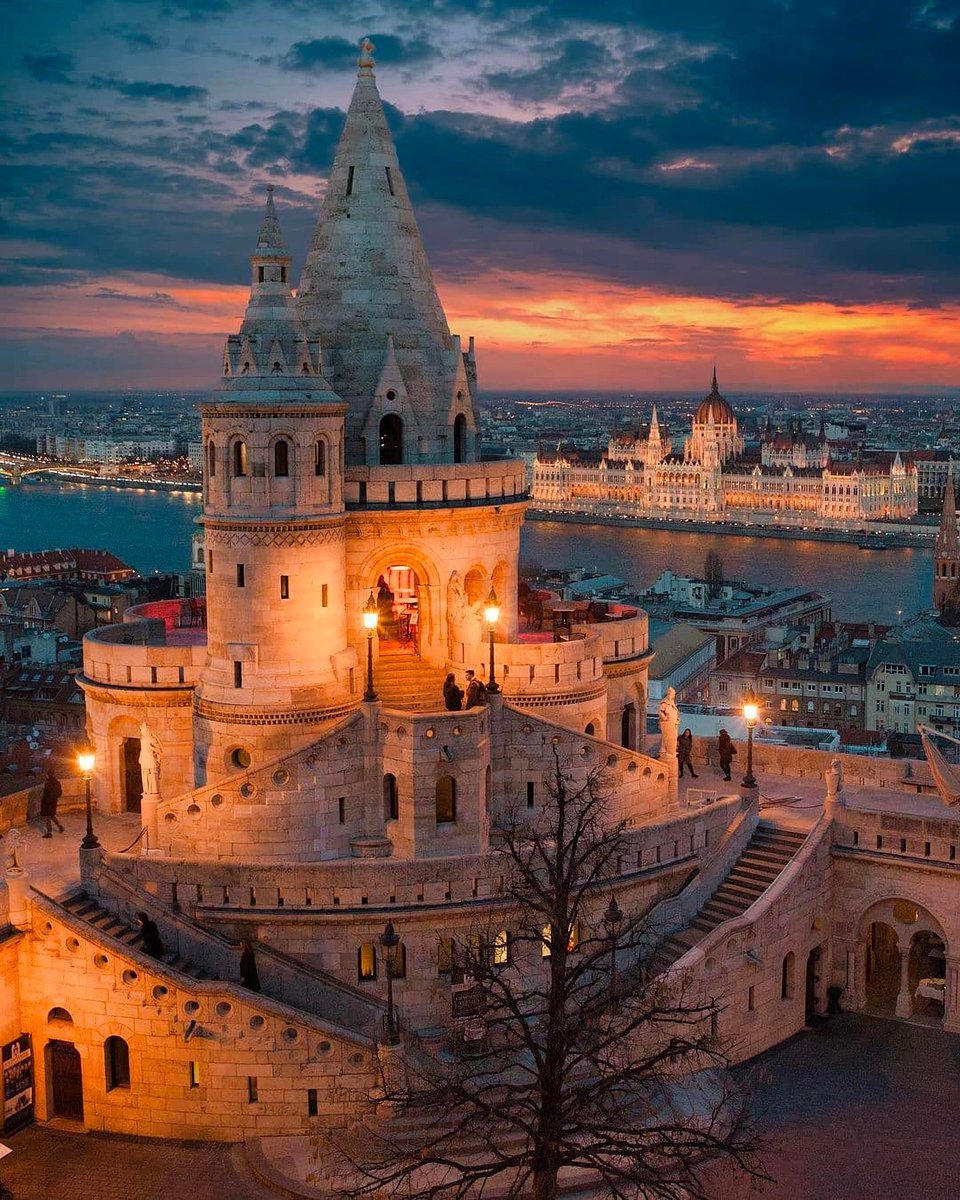 One of the fastest growing accounts on Twitter is <a href="/Culture_Crit/">W</a> 

The account mostly focuses on what the old world built. The explosive growth is evidence of the fact that the modern world is starving for beauty.