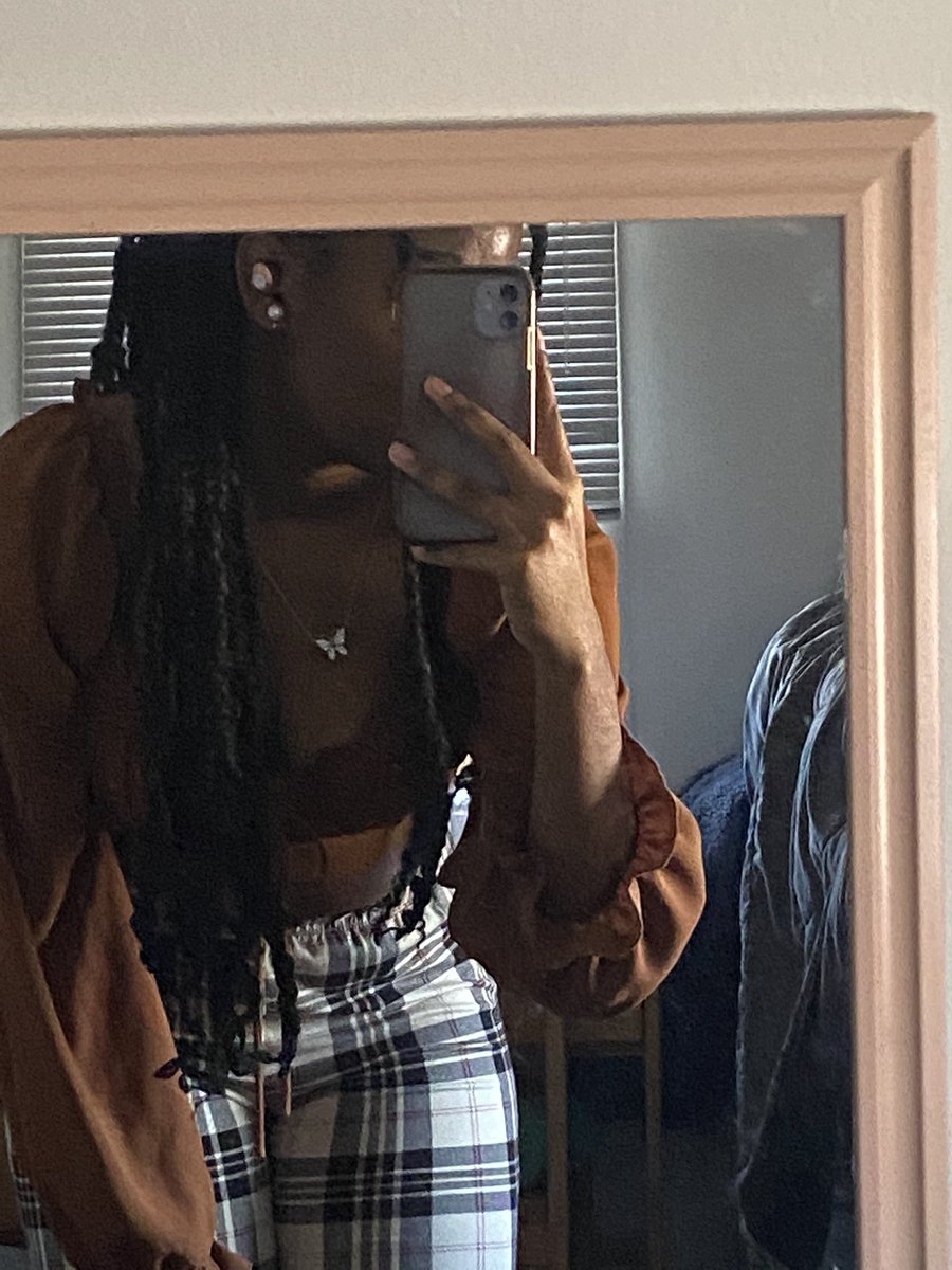 manieview's tweet image. 🪞🤳🏾 #mbbselcaday #HYUNGWON