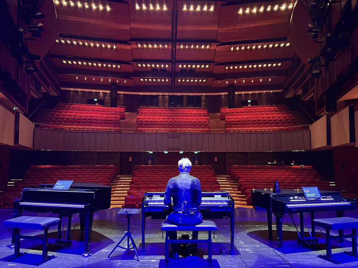 ClaudioBaglioni's tweet photo. #DodiciNoteSoloBis 

#Bolzano  
#TeatroComunale 
#soundcheck 

@officialFandP https://t.co/Z3AqFRRSMh