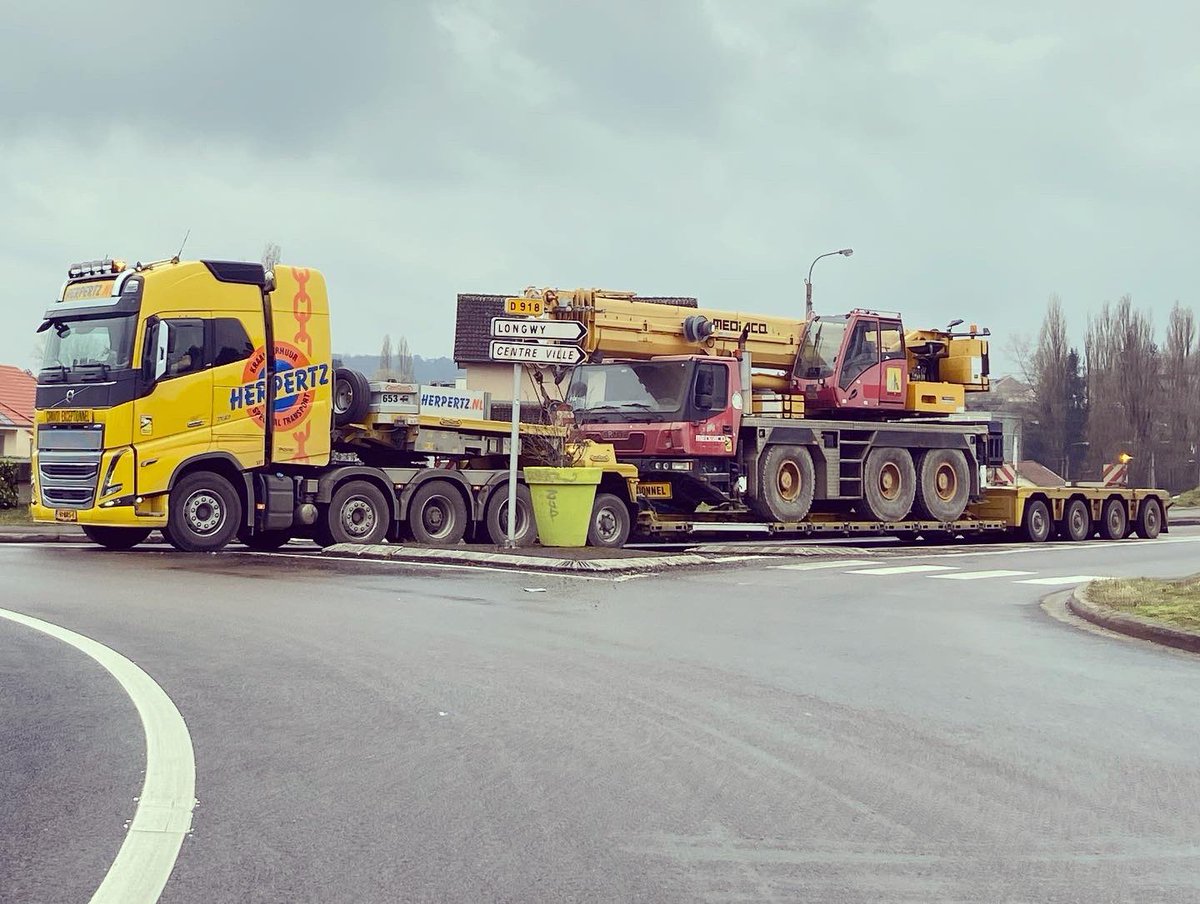 BelgoPilotsBE's tweet photo. Lets post some photos in between all the work. 📷

🇳🇱🇧🇪🇱🇺🇫🇷🇩🇪

#uitzonderlijkvervoer #uitzonderlijktransport #convoiexceptionnel #transportexceptionnel #exceptionaltransport #abnormalload #schwertransport #bredlast #langlast

✉️ pilots@belgopilots.be
🌐 https://t.co/xTDY7FJxjL https://t.co/4jzoxv3sb1
