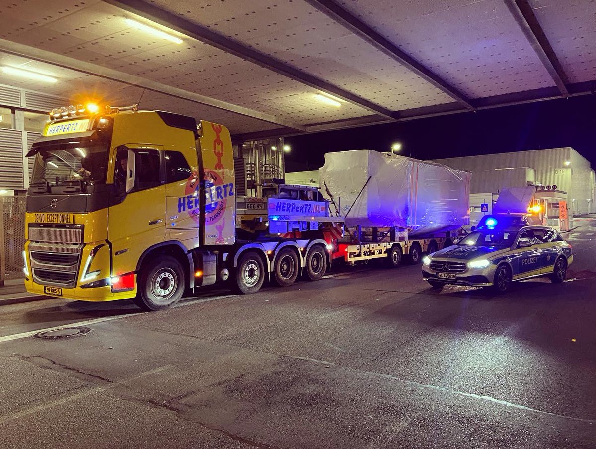 BelgoPilotsBE's tweet photo. Lets post some photos in between all the work. 📷

🇳🇱🇧🇪🇱🇺🇫🇷🇩🇪

#uitzonderlijkvervoer #uitzonderlijktransport #convoiexceptionnel #transportexceptionnel #exceptionaltransport #abnormalload #schwertransport #bredlast #langlast

✉️ pilots@belgopilots.be
🌐 https://t.co/xTDY7FJxjL https://t.co/4jzoxv3sb1