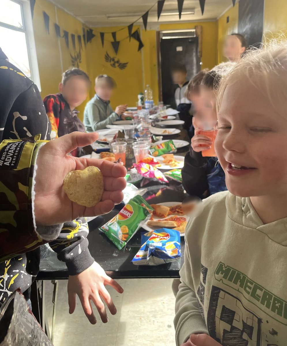 KerryAnnJoy's tweet photo. @walkers_crisps #lovefromwalkers she was very excited at a party today finding this! @TheNuclearRaces #Brentwood https://t.co/CVjaZBQcVT