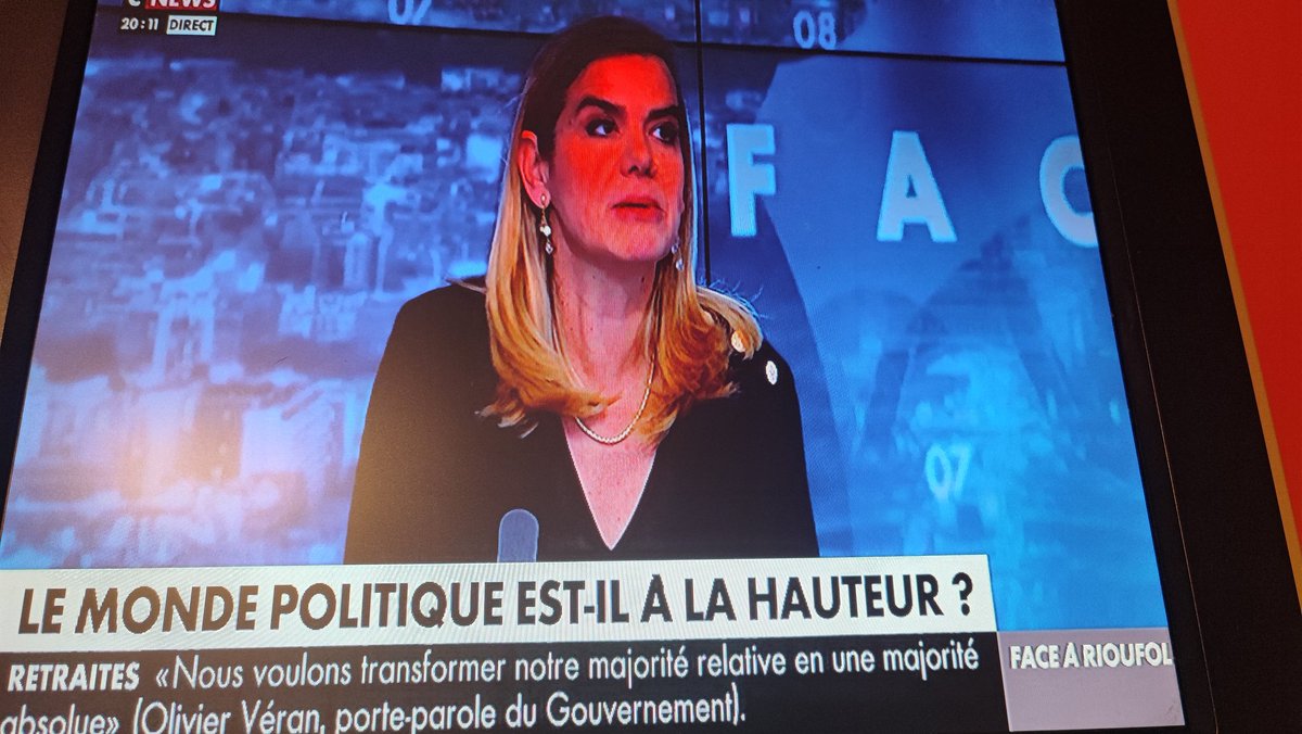 #FaceàRioufol @CNEWS 
@ivanrioufol  @gabriellecluzel 🥰💫
Sur bras d'honneur de Dupont Moretti....
Rioufol....'La #Macronie c'est un bras d'honneur permanent...'
Excellente formule