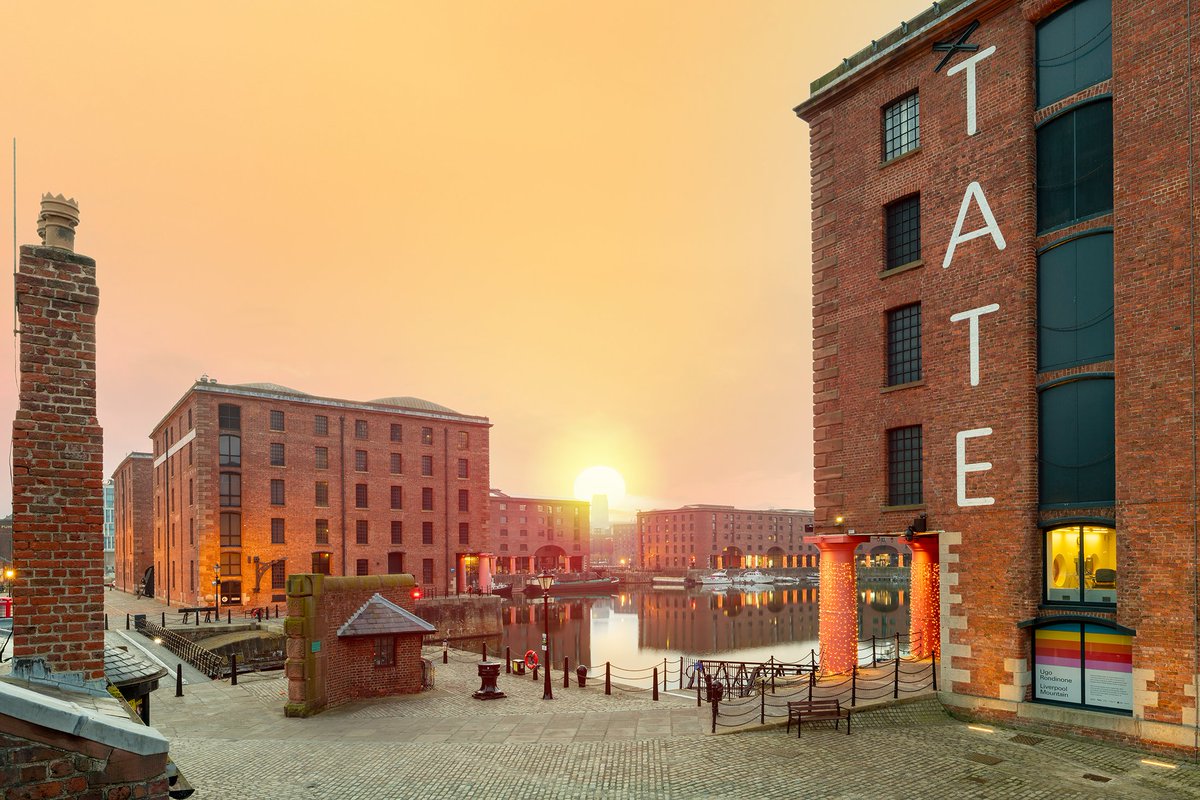 New Competition.
RT and follow (if you haven't already) to win this 12 x 8 inch Royal Albert Dock Sunrise print. The draw will be on Sunday, 19th March, 2023.
