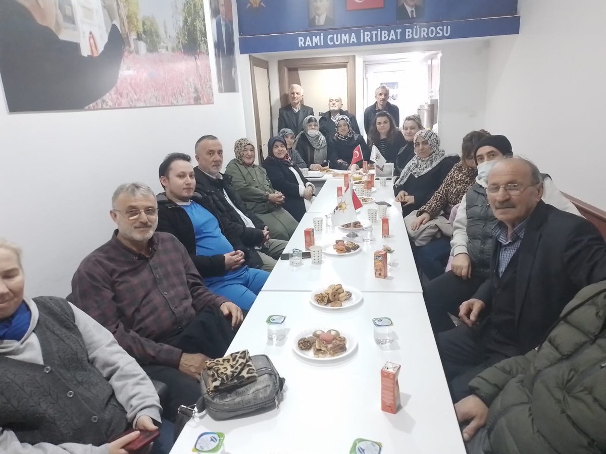 Mahallelerimizde sandık başkanlarımızla istişarelerimiz.<a href="/erkankandemir/">Erkan Kandemir</a> <a href="/osmannnurika/">Osman Nuri Kabaktepe</a> <a href="/ismet_ozturk/">İsmet Öztürk 🇹🇷</a> <a href="/ahmetkaan79/">AHMET KAAN</a>   <a href="/Muhmmtvanlioglu/">Muhammet VANLIOĞLU</a> <a href="/alirizayavuz69/">Alirızayavuz</a> @fdiren01 <a href="/akpartiistanbul/">AK Parti İstanbul</a> <a href="/eyupilceakparti/">AK Parti Eyüpsultan</a>