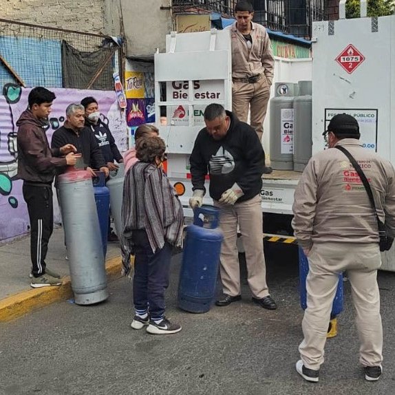 SEBIEN_cdmx's tweet photo. En apoyo a tu economía familiar, Participación Ciudadana de #SIBISO y @bienestarmx llevan hasta tu domicilio #GasBienestar. 🚚🏠👩‍👧‍👦
 
 Así, obtienes:
 ✅ Precio justo
 ✅ Cilindros seguros
 ✅ Kilos de a kilo
 
 ¡Esto es el #BienestarSocial! 🫶 

@GobiernoMX
@Claudiashein
@GobCDMX https://t.co/dv7MILsnHB