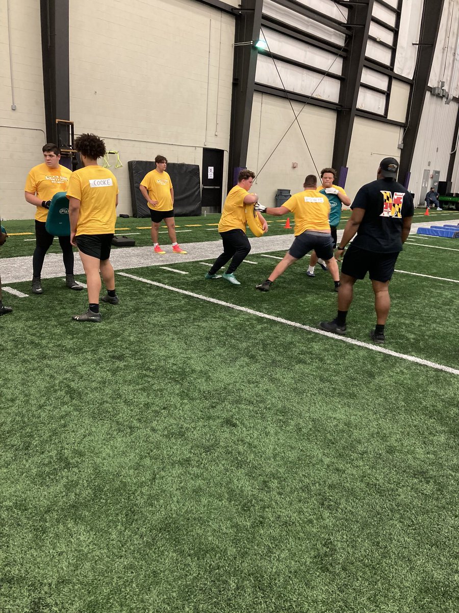 Big33MD's tweet photo. OL getting some work https://t.co/EBXkMtz9fX