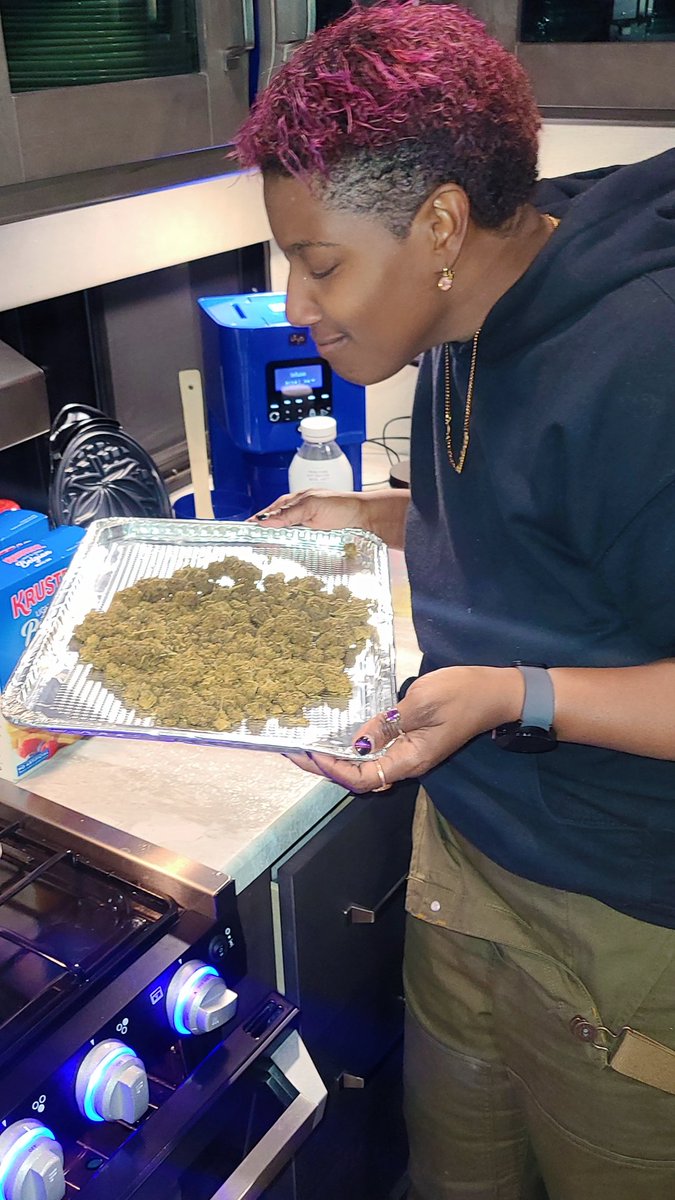 NoMommyHighEnuf's tweet photo. Words simply can't express the joy I feel when I'm in the kitchen combining good food with cannabis ๐ฉ๐ฟโ๐ณโจ๐ฟ๐ฅ๐ง๐ฅ๐ฅ๐๐๐ฅ #levo #chef #culinary #arts #infusing #cannabis #brunch #honey #oils #california #love #blackexcellence #marijuanaismedicine #fyp #elevated #cooking #food https://t.co/0U52Q0mdrC