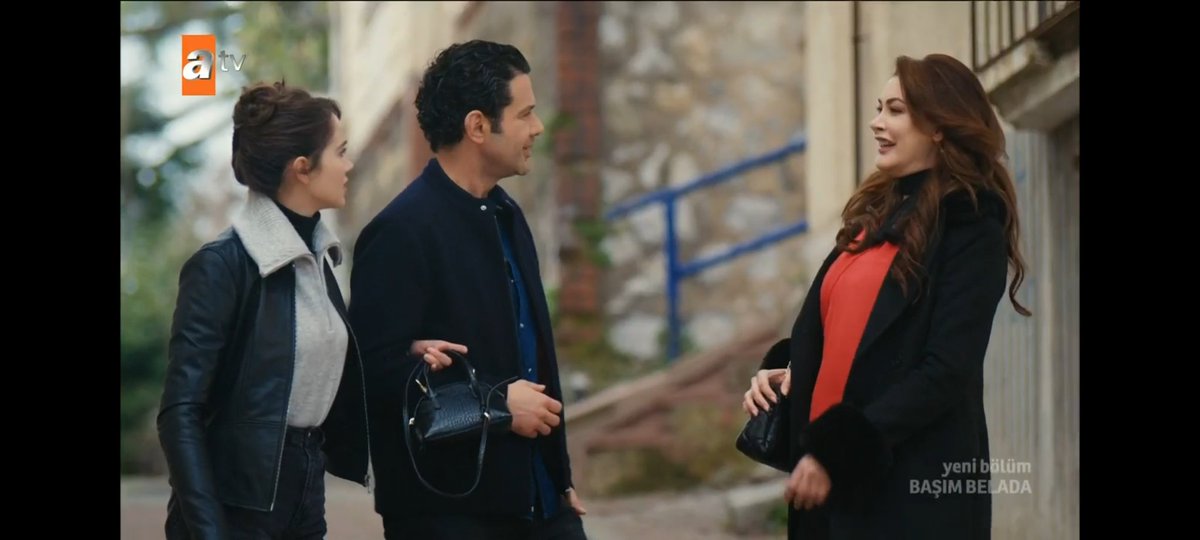 DiziciBagyan's tweet photo. "Ama çok yakışmışsınız. Ne güzel böyle kol kola düşman çatlatır gibi geziyorsunuz."
Doğru tespit #LeyAz için :)
#keremcem #merihöztürk
Başım Belada Atvde. https://t.co/t37PXLDPZL
