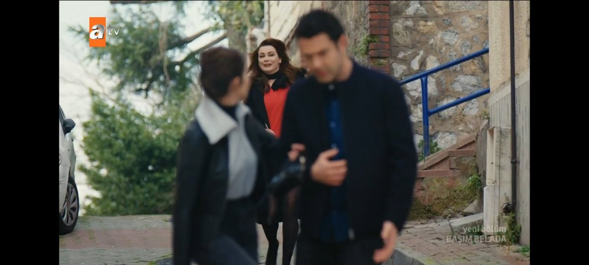 DiziciBagyan's tweet photo. "Ama çok yakışmışsınız. Ne güzel böyle kol kola düşman çatlatır gibi geziyorsunuz."
Doğru tespit #LeyAz için :)
#keremcem #merihöztürk
Başım Belada Atvde. https://t.co/t37PXLDPZL