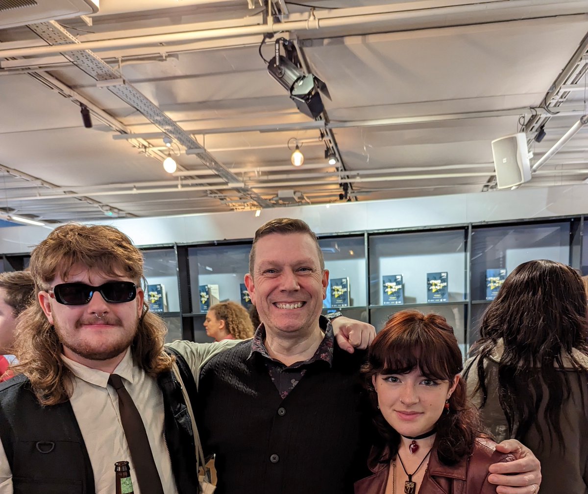 Queen Alex 6th Form tweet media