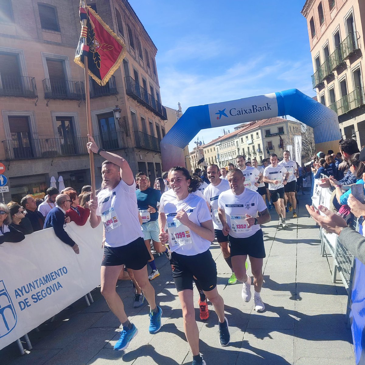 MADOC_ET's tweet photo. Personal de la #AcademiadeArtillería, del Grupo de Artillería Paracaidista #BRIPAC y del #GACAXII de #BRIXII @FUTER_ET han participado en la XV Media Maratón Ciudad de #Segovia.
#Ejercitoconeldeporte
#SomostuEjército🇪🇦#EjércitodeTierra https://t.co/o1GlwExLz8