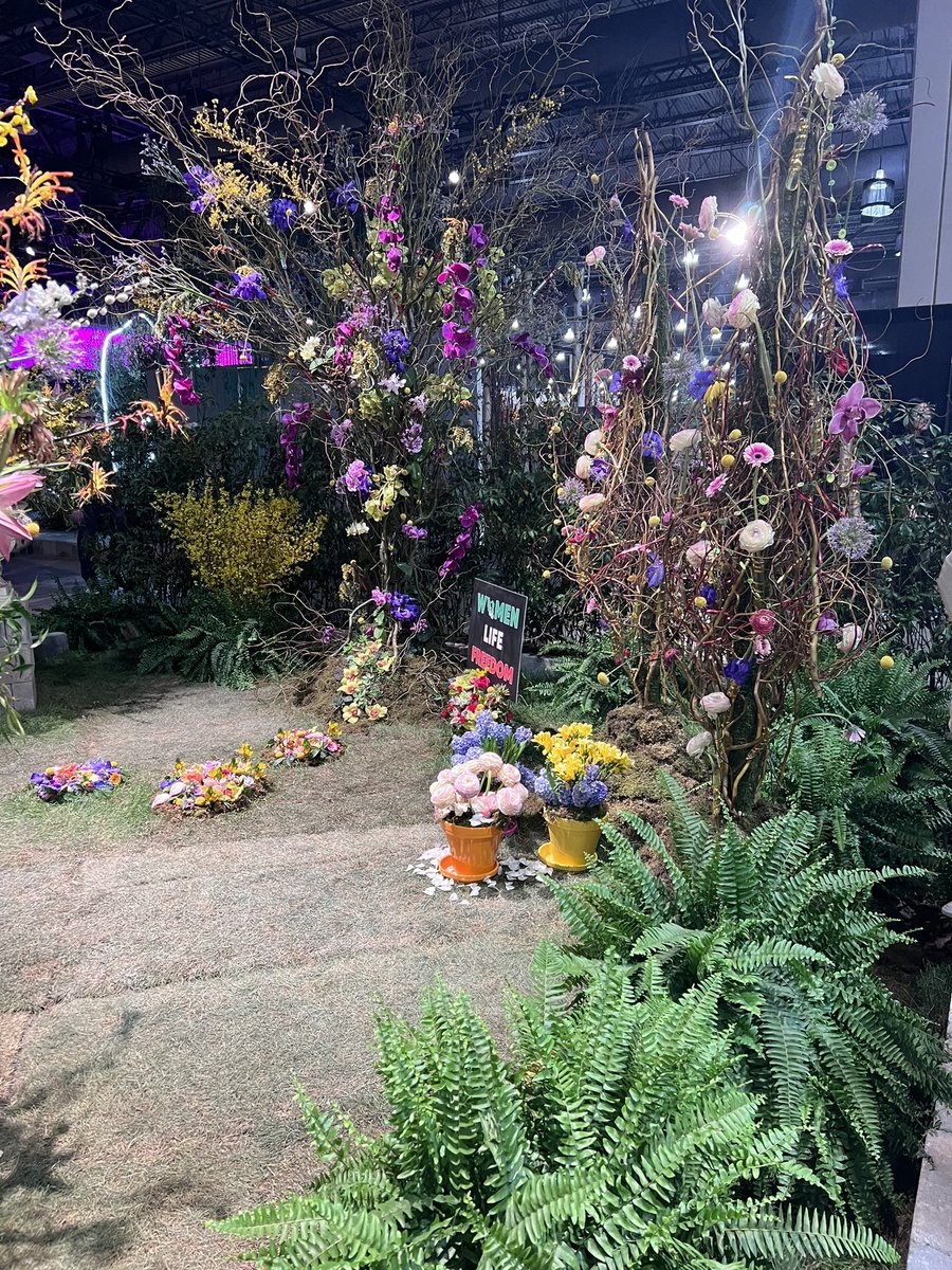 mcbyrne's tweet photo. #phsflowershow honoring the women in Iran. Complete with Iranian music. https://t.co/BHulzBT8h1
