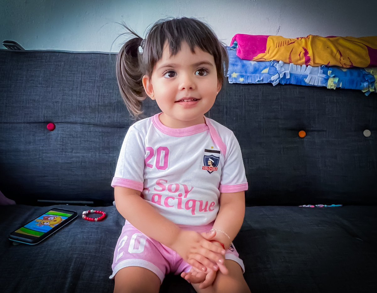 foto_reporte's tweet photo. Con mi hijita siempre apañadora esperando el  SXPERCLASICO 🤟🏼🤍🖤…vamos COLOCOLO ❤️❤️❤️#SuperclásicoxTNTSports #ColoColo @ColoColo @dalealbo @ColoColoFem https://t.co/tm8t04I4I8