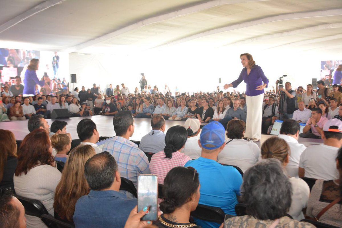 LupitaMurguiaG's tweet photo. ¡Hoy es tiempo de las mujeres!

He servido a nuestro estado desde hace décadas y estoy convencida de que la única forma de lograr un mejor futuro para todas y todos es trabajar con dedicación, entrega y cercanía con la gente. 
Las y los queretanos cuentan conmigo.

#EsTiempoDeLM https://t.co/jl6vUd7AOn