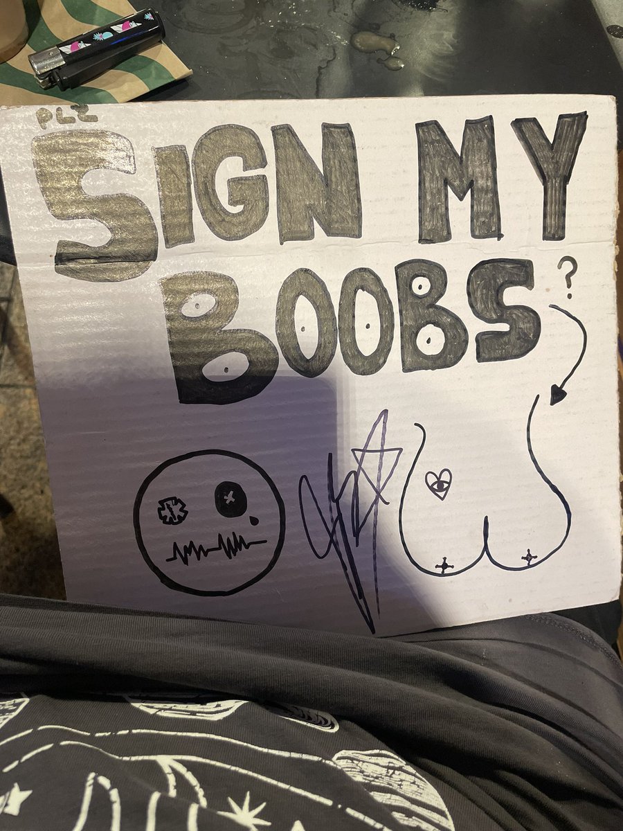leah96d's tweet photo. @JackBarakat thank you for signing my sign and taking my note, also you were saying Coventry wrong 😂😂 love you though 💕 come back soon 💕 @AllTimeLow https://t.co/pnHobGMIRE