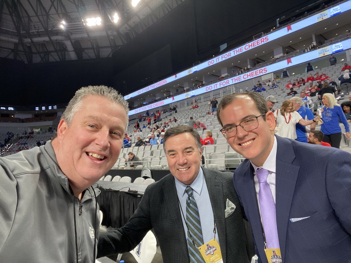 These are two of my favorite announcers! Fran Fraschilla & Ted Emrich just minutes before the call on Westwood One Radio at the American Championship Game between Memphis & Houston. #ChampWeek #CBB #FortWorth