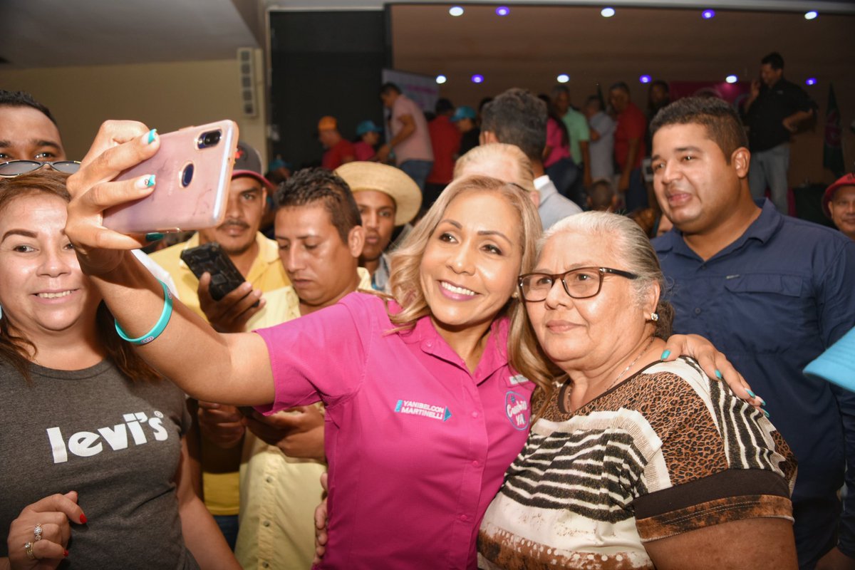 YanibelAbrego's tweet photo. Desde #Azuero un mensaje claro al dictador, aquí nadie tiene miedo, aquí estamos muy fuertes y unidos, rumbo a la victoria de las #BasesCD, este 19 de marzo.
#ElCambioEsYA listo para la avalancha de votos en la Casilla 2✅
#VotoGanador
#EquipoGanador https://t.co/QuXwIjsmxG