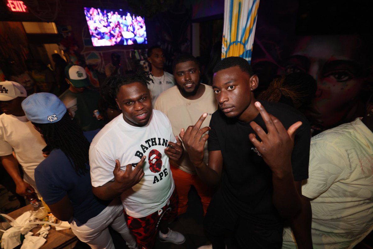 _nlmbbrow's tweet photo. You Don’t Think We Havin Ⓜ️otion You Dont Think We Gettin Ⓜ️oney #FreeThaGuys https://t.co/FSntpaPotz