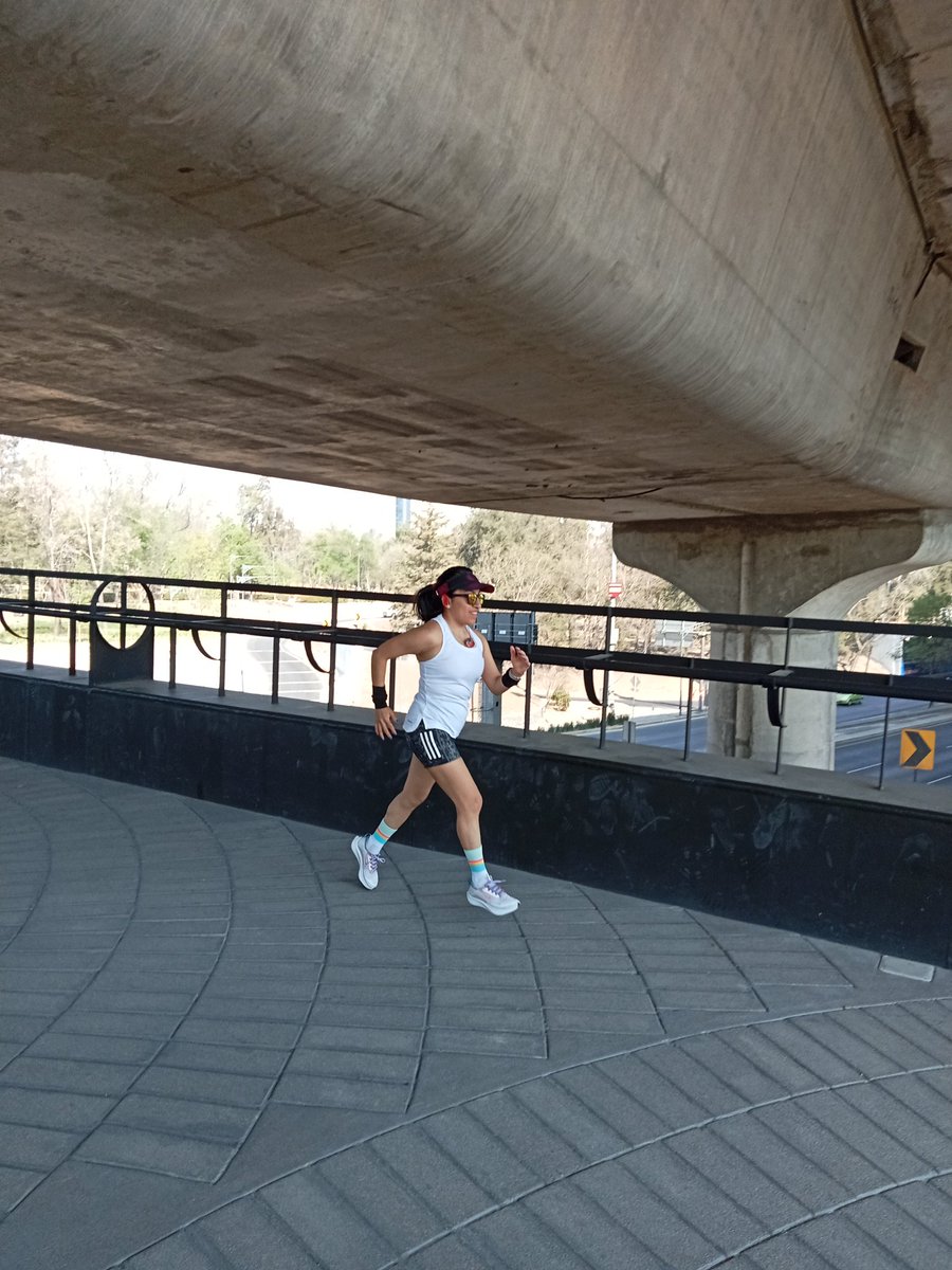 ydanna_banana's tweet photo. Si estΓ‘ bien bonito el puentesito ajajaja #runnermom #corriendoando #BuenosDiasATodos https://t.co/VnzHNqSDDP