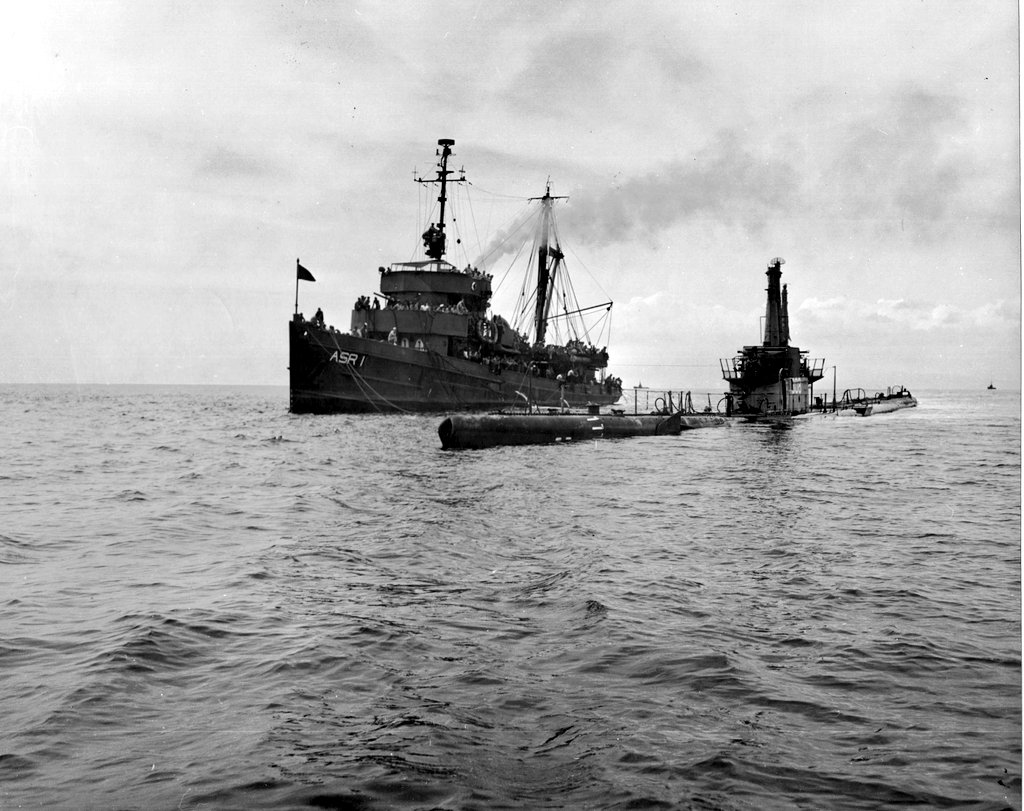 FlMichele69's tweet photo. Before and After ☢️
#BikiniIsland #AbleNuclearTest
#OperationCrossroads
#USSWidgeon ASR-1
1st 📷 #USSApogon SS-308
Balao Class June 1946
2nd📷 #USSSkate SS-305
Balao Class 2 July 1946
@USNavy @NavalInstitute https://t.co/YvVaP6pKyj