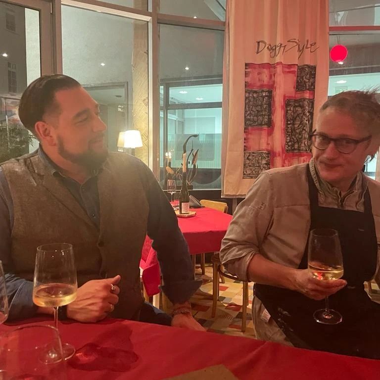 CWW Neujahrsfeier beim Tobi, dem besten Koch Deutschlands (eigene Bewertung) und vielen kreativen und tollen Menschen.  @the_real_tobiornottobe #tobiornottobe #dessau #resraurant #5gängemenü #cwwgmbh instagr.am/p/Cps0ZGEsG04/