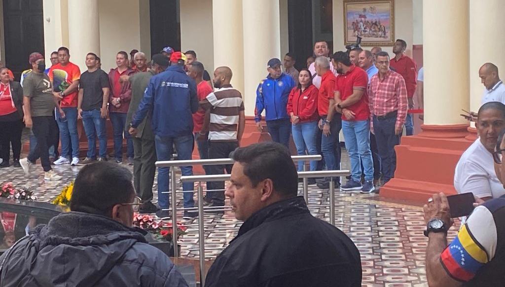 Militancia del @psuvtachiraoficial rinde homenaje en los 10 años de la Siembra del Cmdte Chávez 
<a href="/PartidoPSUV/">PSUV</a> <a href="/FreddyBernal/">Freddy Bernal</a> <a href="/hayllychacon/">Haylly Chacón</a> <a href="/Tachira_Jpsuv/">Juventud Táchira</a>  #ChavezCorazonDelPueblo