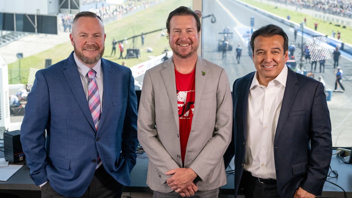 Thanks to 2004 #NASCAR Cup Series champ @KurtBusch for joining @theLohnes and @TonyPedregon in the #NHRAonFOX booth today from the @NHRA #GatorNats 🐊