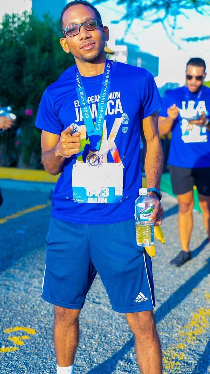 FiveSteez's tweet photo. Back on my 5K Steez. Did the #EU5K this morning and clocked 20:39, coming in 23rd out of 1,327 runners. https://t.co/vjurt0vlQZ