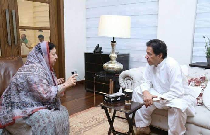 خان صاحب ایک لاش ملی ہے سائز آپ والا ہے میں کہہ دیتی ہوں کہ آپ کو قتل کر دیا گیا ہے۔ 😳