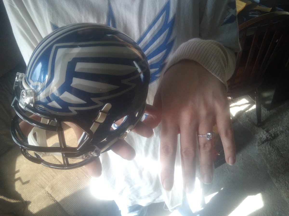 OldDirtyBrett's tweet photo. Today's a good day football returns to St. Louis. My mini OG @XFLBattlehawks helmet arrived &amp; She Said Yes! Thanks for making today possible @DanyGarciaCo &amp; @TheRock appreciate it. Go Battlehawks! https://t.co/YB9h2XuqJs