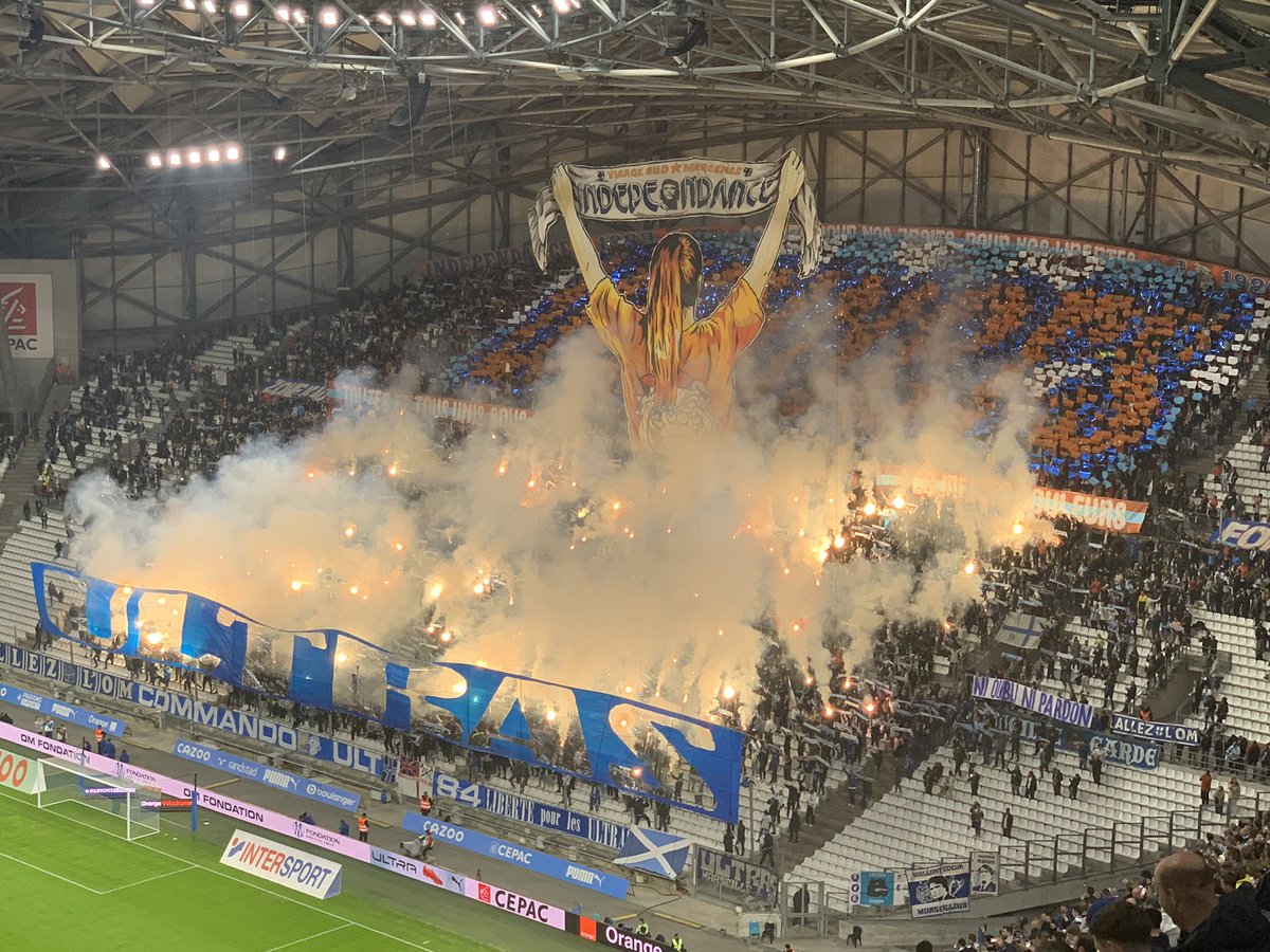 OM - Lens 📢 Les Tifos Du Virage Sud Et Les Messages Des South Winners Samedi