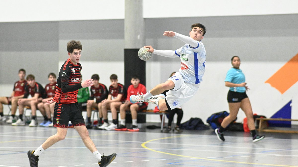 ClubCisneBalonm's tweet photo. 🤾♂️ RESULTADOS BASE | Derrota de los juveniles A del Cisne @ColesLosSauces ante el @BMLalin por tan solo un tanto 22-23 ¡Arriba equipo, bien jugado! 💪💪
#SomosCisne #EsaBase #OrgullososdoNoso https://t.co/10RhpoB2nU