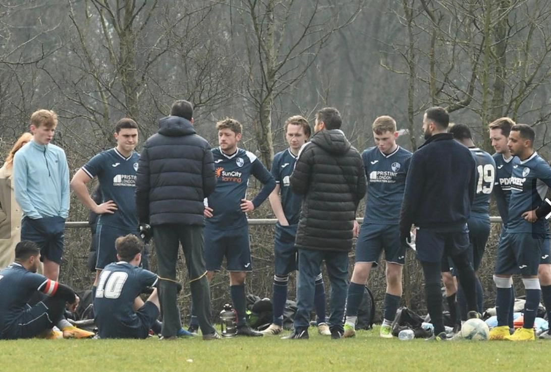Epping Royals 3-2 Warren United

Another three points for Epping as they stay top for the moment. A cagey opening 15 but Epping then broke the deadlock after a free kick from Joe. It was quickly 2-0 after he was fouled in the box and got his second of the game.