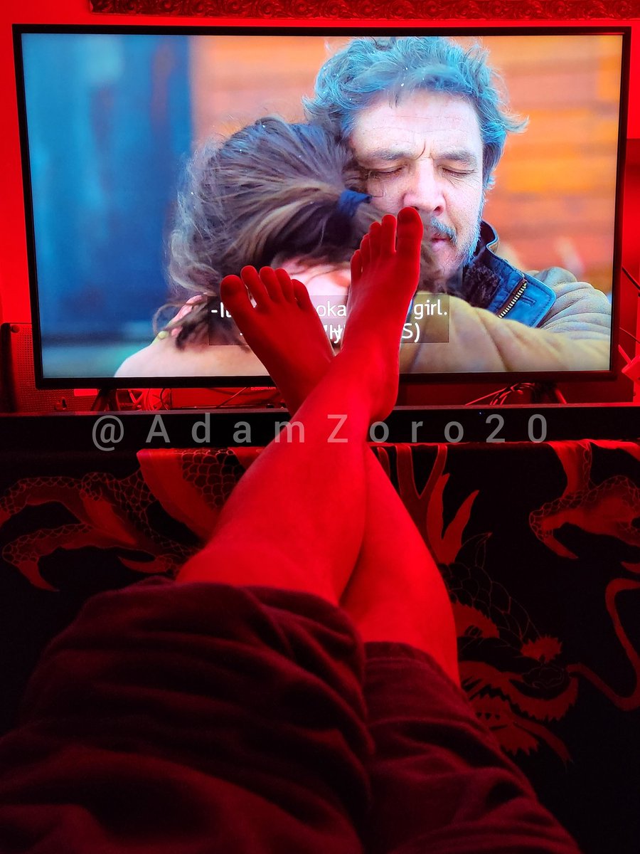 AdamZoro20's tweet photo. Shhh, The Last Of Us is on.
Featuring: Daddy Pascal getting a whiff of my feet ๐
๐คญ
#TheLastOfUs #MensFeet #TwinkFeet #SciFiNight #DaddyPascal #Toes #RedLightDistrict https://t.co/s8vfRu49EA