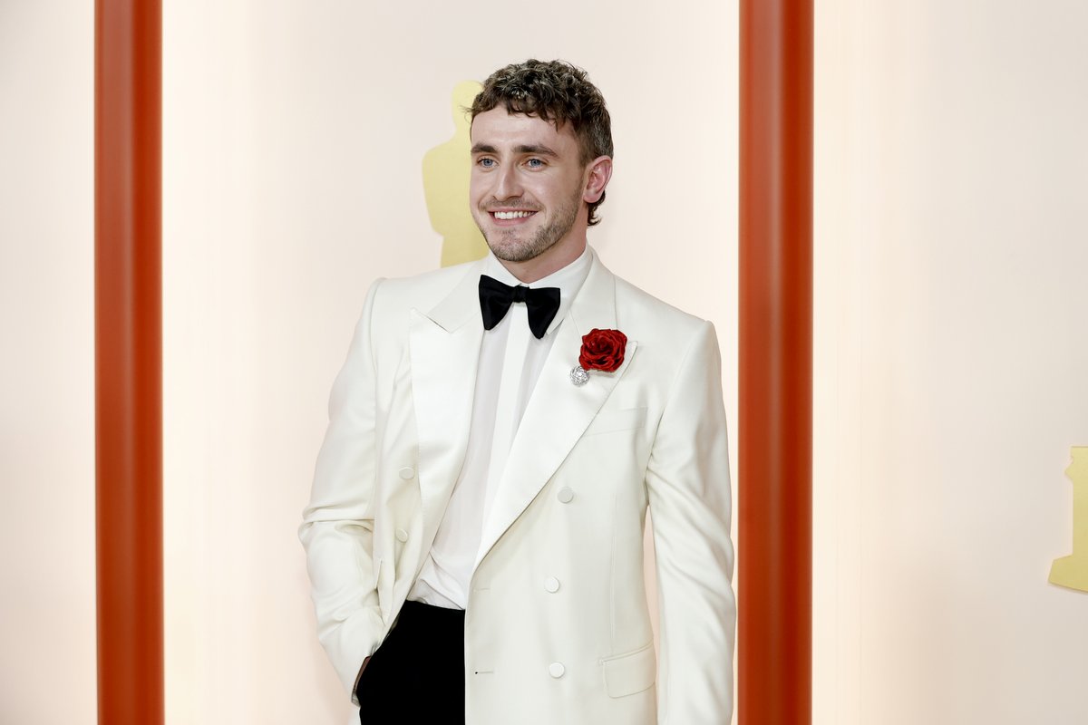 Paul Mescal and his tiny mullet are stars in their own right here at the #Oscars. A rundown on the Best Actor nominee’s look here: bit.ly/3mNMhR5