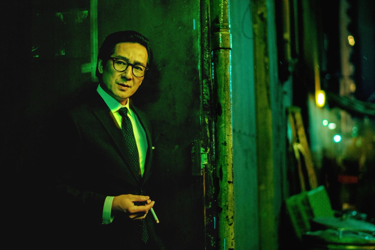 FilmUpdates's tweet photo. Ke Huy Quan wins an Academy Award for his comeback role 30 years in the making. https://t.co/FxLKexSVVq