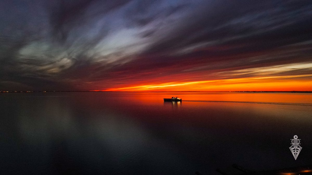 Vortex_Rb's tweet image. #ship #night #dark #building_shotz #capturestreets #everydayeverywhere #fromstreetswithlove #ig_street #in_public_sp #lensculturestreets #street_photo_club #streetart #streetgrammer #streetleaks #streetlife #streetphotographer #streetshooter #sea