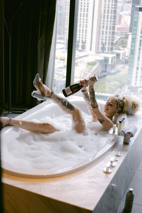 Hbd to meeeeee I love my happy little life 🍾 site is 90% off for the next 100 fastest little pervs. go