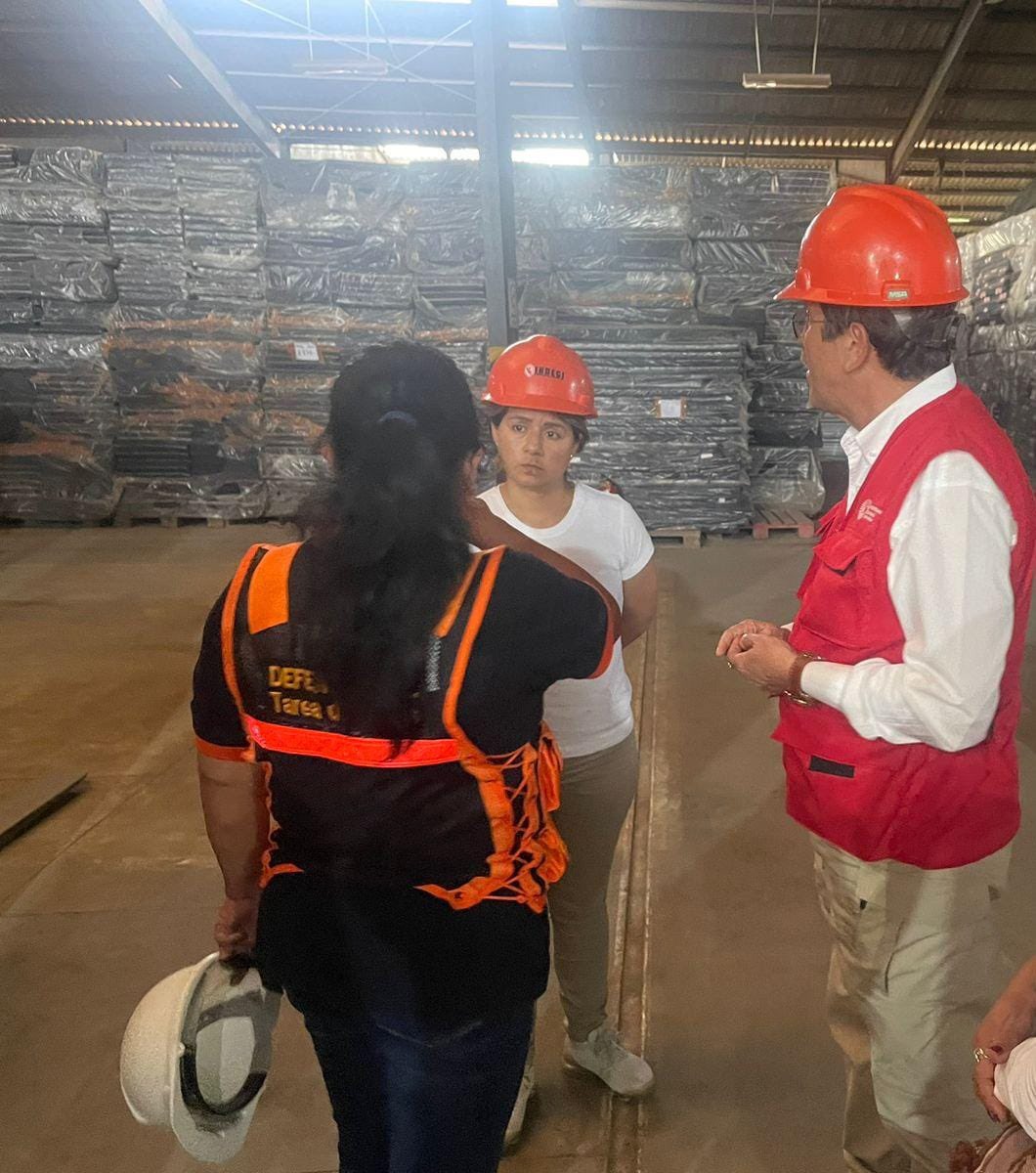 Taniaramirezga2's tweet photo. En los distritos de Pacora e Illimo en Lambayeque hemos supervisado la entrega de 13 toneladas de alimentos para los damnificados. @MindefPeru encabezado por el Ministro Jorge Chávez Cresta cuenta con experiencia en atender estas emergencia, de ahí la pronta respuesta. https://t.co/fjM9H4c2Dy